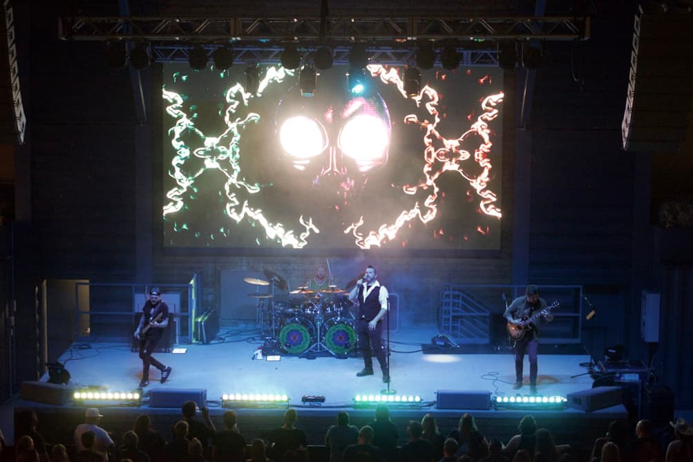 Jambi performing
